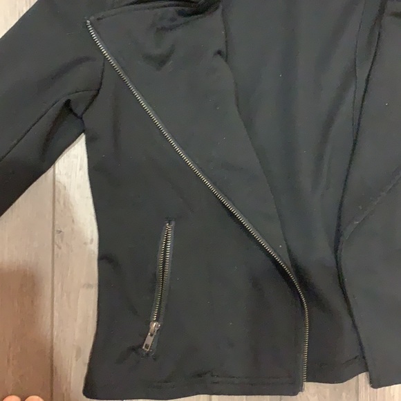 Black zip up jacket - Picture 3 of 4